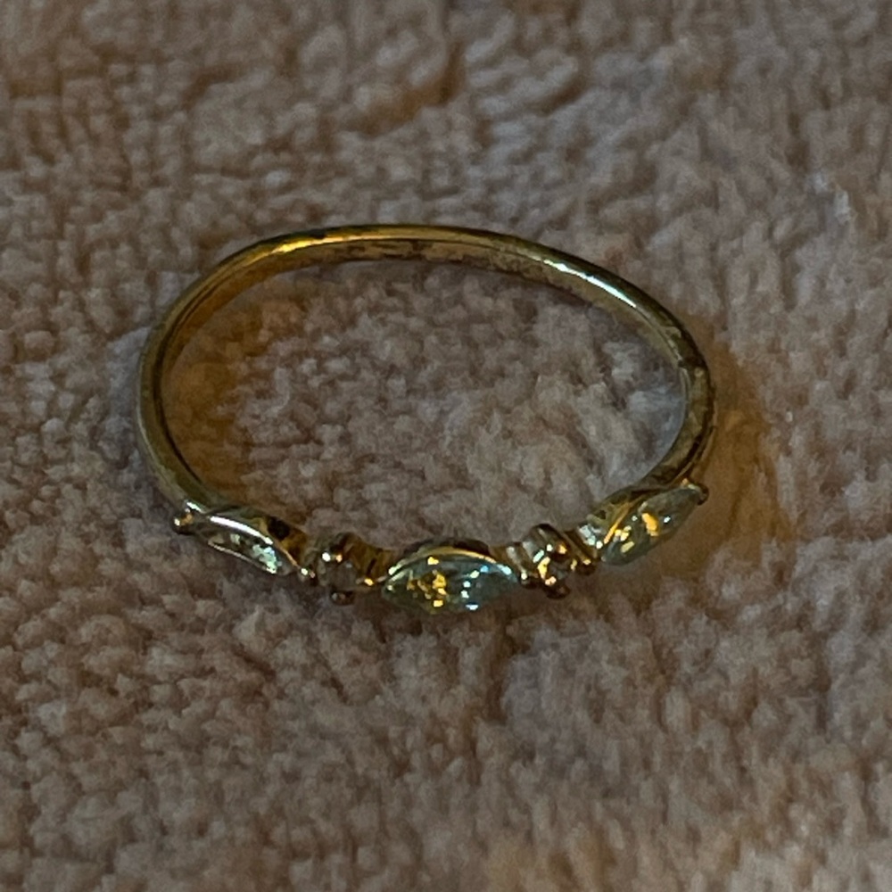 Elegant Gold Women's Ring